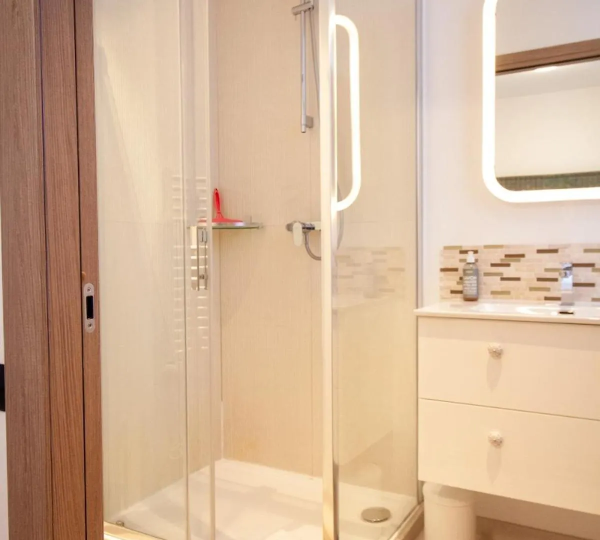Stylish & Spacious 2-Bed Duplex In Cannes France