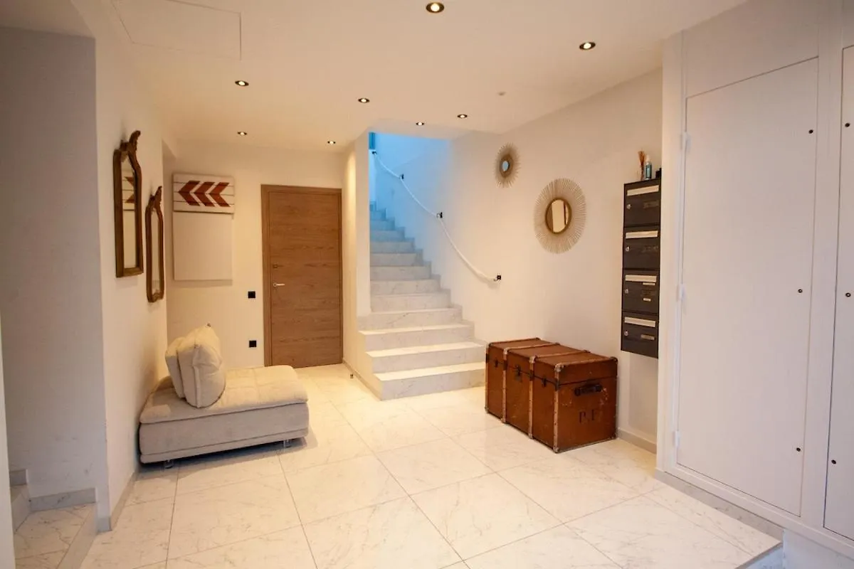 Stylish & Spacious 2-Bed Duplex In Cannes 0*,