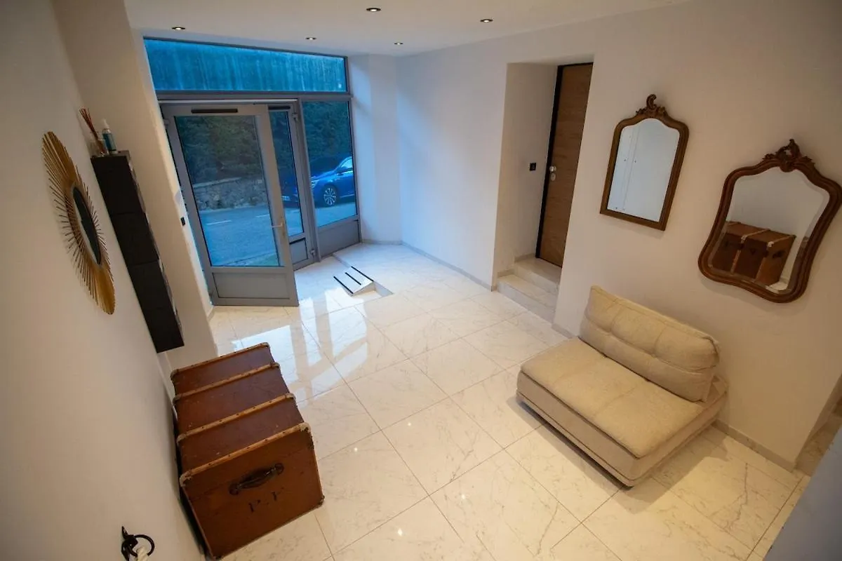 Stylish & Spacious 2-Bed Duplex In Cannes Apartment
